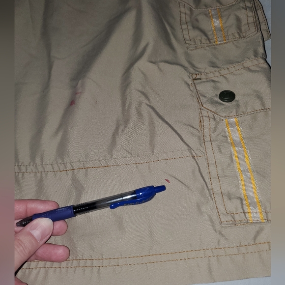 Vintage 90s Macgear Tan Cargo Shorts with Yellow Stitching size 40 - Picture 4 of 13